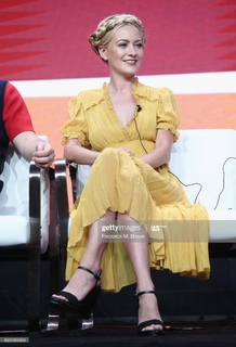 Meredith Hagner feet photo 16