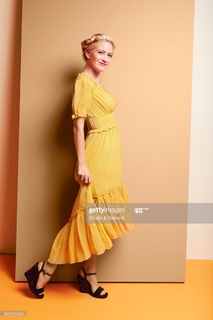 Meredith Hagner feet photo 14