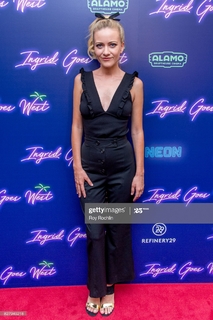 Meredith Hagner feet photo 11