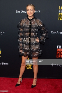 Meredith Hagner feet photo 16