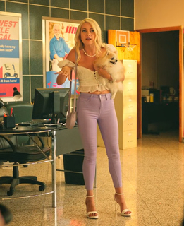 Meredith Hagner feet photo 3