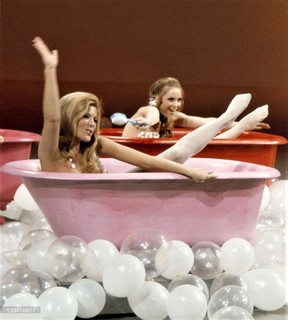 Meredith MacRae feet photo 4
