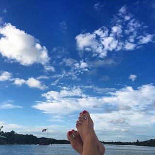Meredith Marakovits feet photo 12