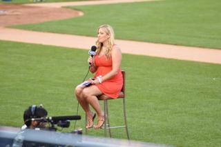Meredith Marakovits feet photo 10