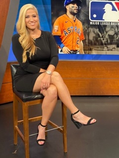 Meredith Marakovits feet photo 9