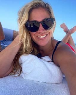 Meredith Marakovits feet photo 8