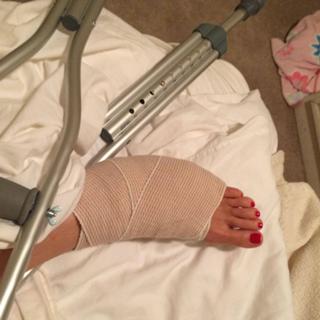 Meredith Salenger feet photo 10