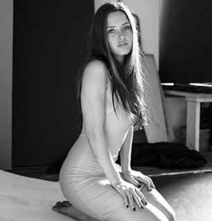 Merritt Patterson feet photo 2