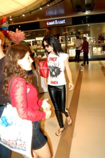 Merve Bolugur feet photo thumbnail