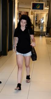 Merve Bolugur feet photo thumbnail