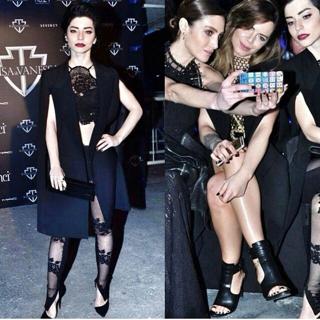 Merve Bolugur feet photo thumbnail