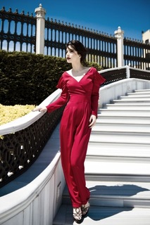 Merve Bolugur feet photo thumbnail