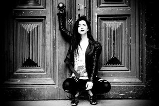 Merve Bolugur feet photo thumbnail