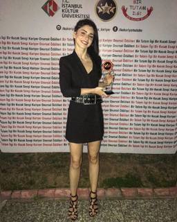 Merve Bolugur feet photo thumbnail