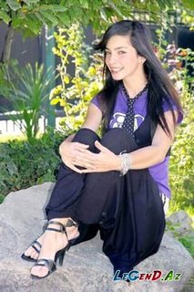 Merve Bolugur feet photo thumbnail