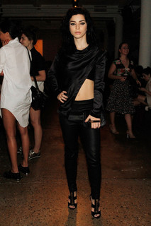 Merve Bolugur feet photo thumbnail