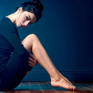 Merve Bolugur feet photo thumbnail