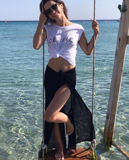 Merve Bolugur feet photo thumbnail