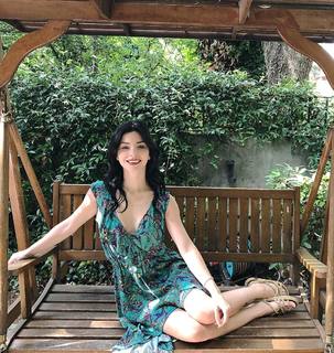 Merve Bolugur feet photo thumbnail