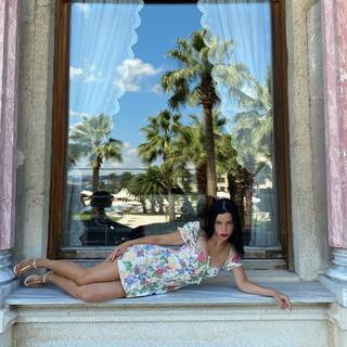 Merve Bolugur feet photo thumbnail