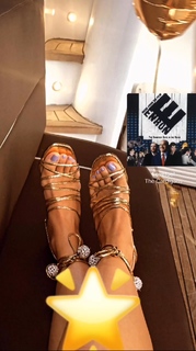 Merve Bolugur feet photo thumbnail