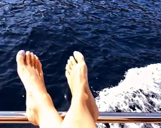 Merve Bolugur feet photo thumbnail