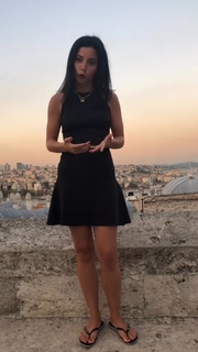 Merve Bolugur feet photo thumbnail