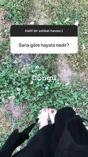 Merve Bolugur feet photo thumbnail