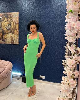 Merve Bolugur feet photo thumbnail