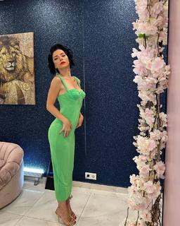 Merve Bolugur feet photo thumbnail