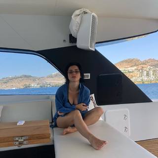 Merve Bolugur feet photo thumbnail