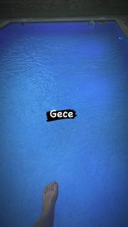 Merve Bolugur feet photo thumbnail