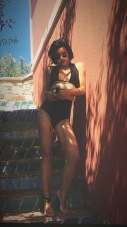 Merve Bolugur feet photo thumbnail