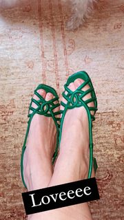 Merve Bolugur feet photo thumbnail