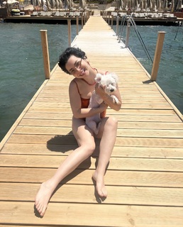 Merve Bolugur feet photo thumbnail