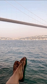 Merve Bolugur feet photo thumbnail