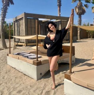 Merve Bolugur feet photo thumbnail