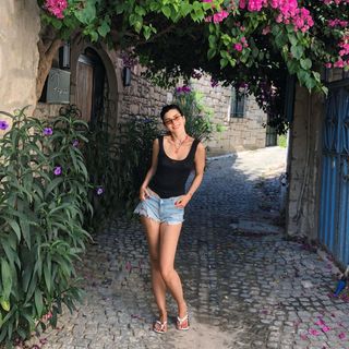 Merve Bolugur feet photo 14