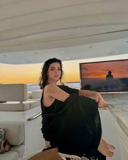 Merve Bolugur feet photo 10