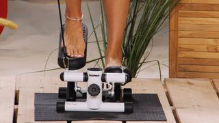 Merve Niemann feet photo thumbnail