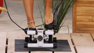 Merve Niemann feet photo thumbnail