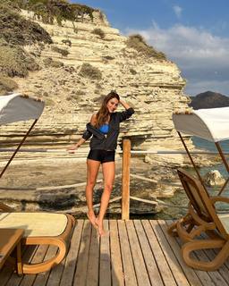 Merve Oflaz feet photo 4