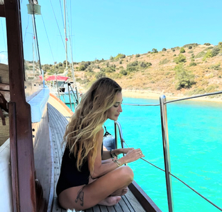 Merve Oflaz feet photo 2