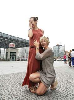 Meryem Uzerli feet photo thumbnail