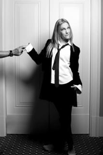 Meryem Uzerli feet photo thumbnail