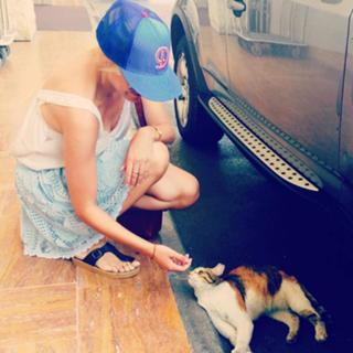 Meryem Uzerli feet photo thumbnail