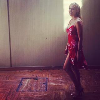 Meryem Uzerli feet photo thumbnail