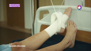 Meryem Uzerli feet photo thumbnail