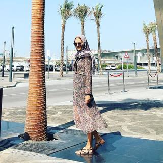 Meryem Uzerli feet photo thumbnail