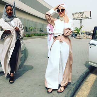 Meryem Uzerli feet photo thumbnail
